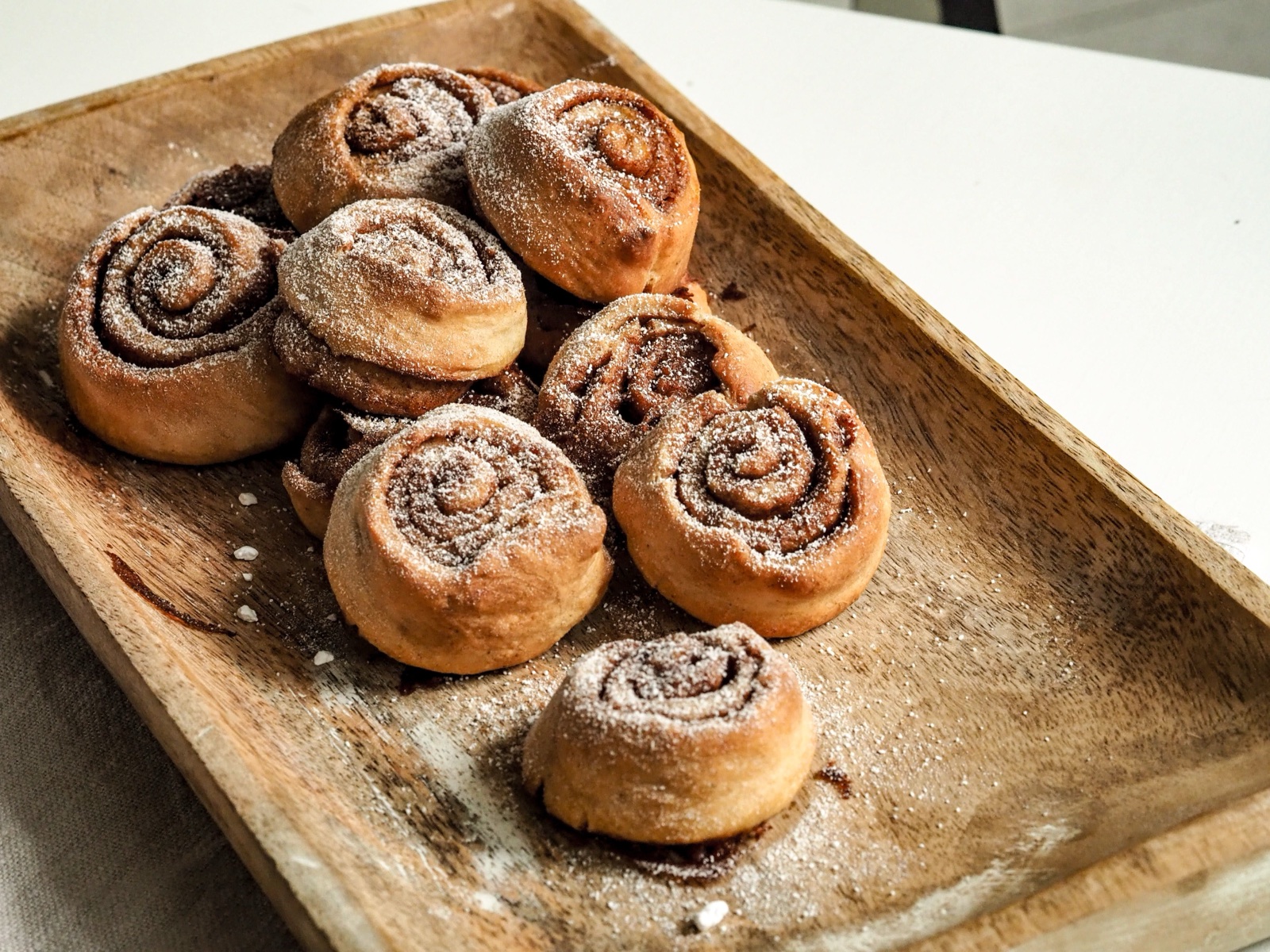 Instagram post showing a cinnamon roll recipe